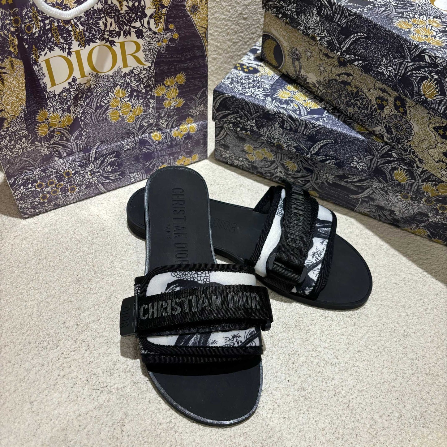 14D17ZDE Stylish slippers