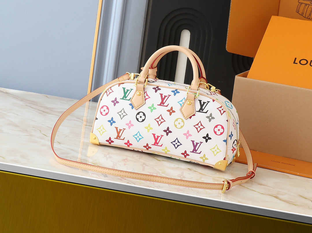 165NE101BDE Stylish leather bag