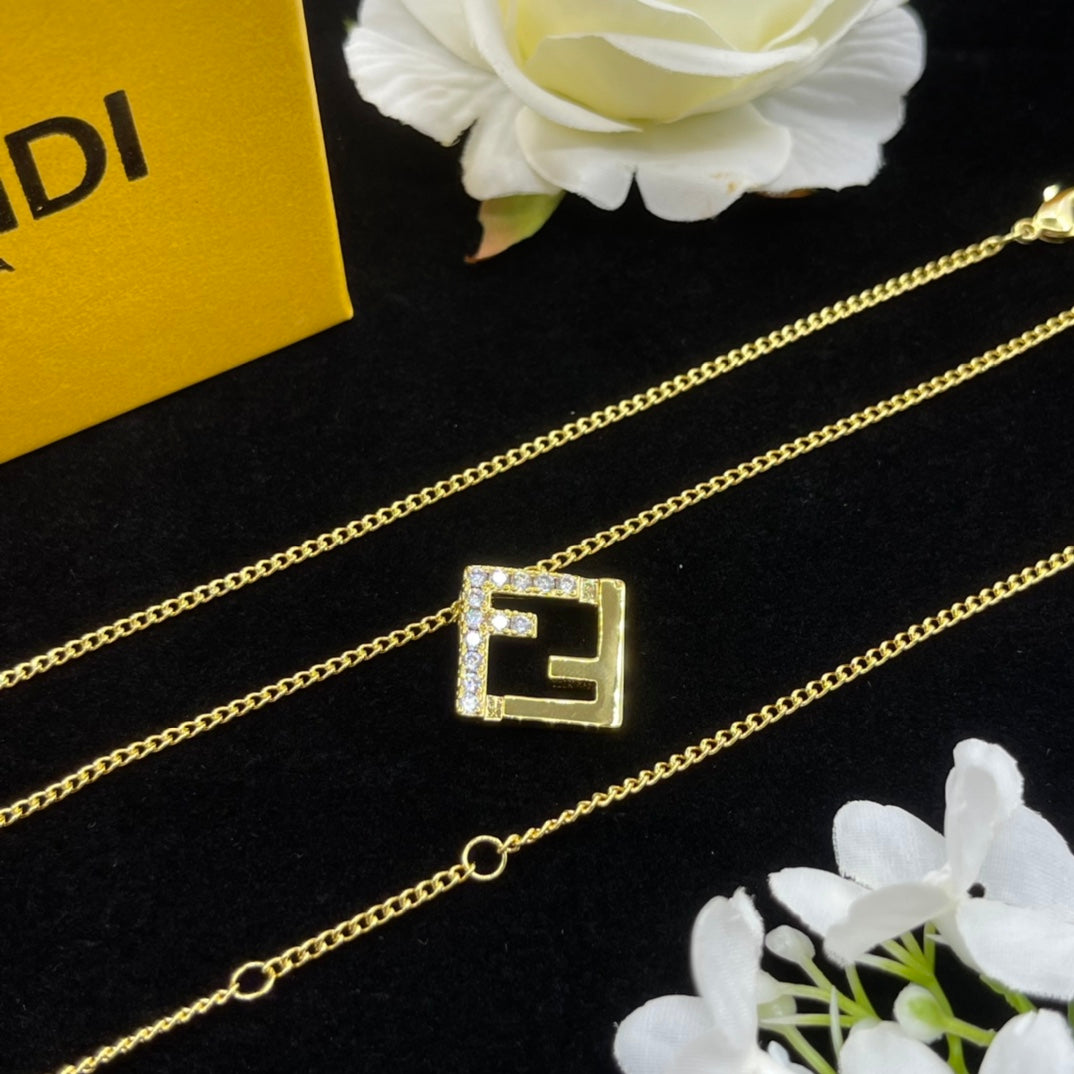 14F975XDE Stylish Necklaces