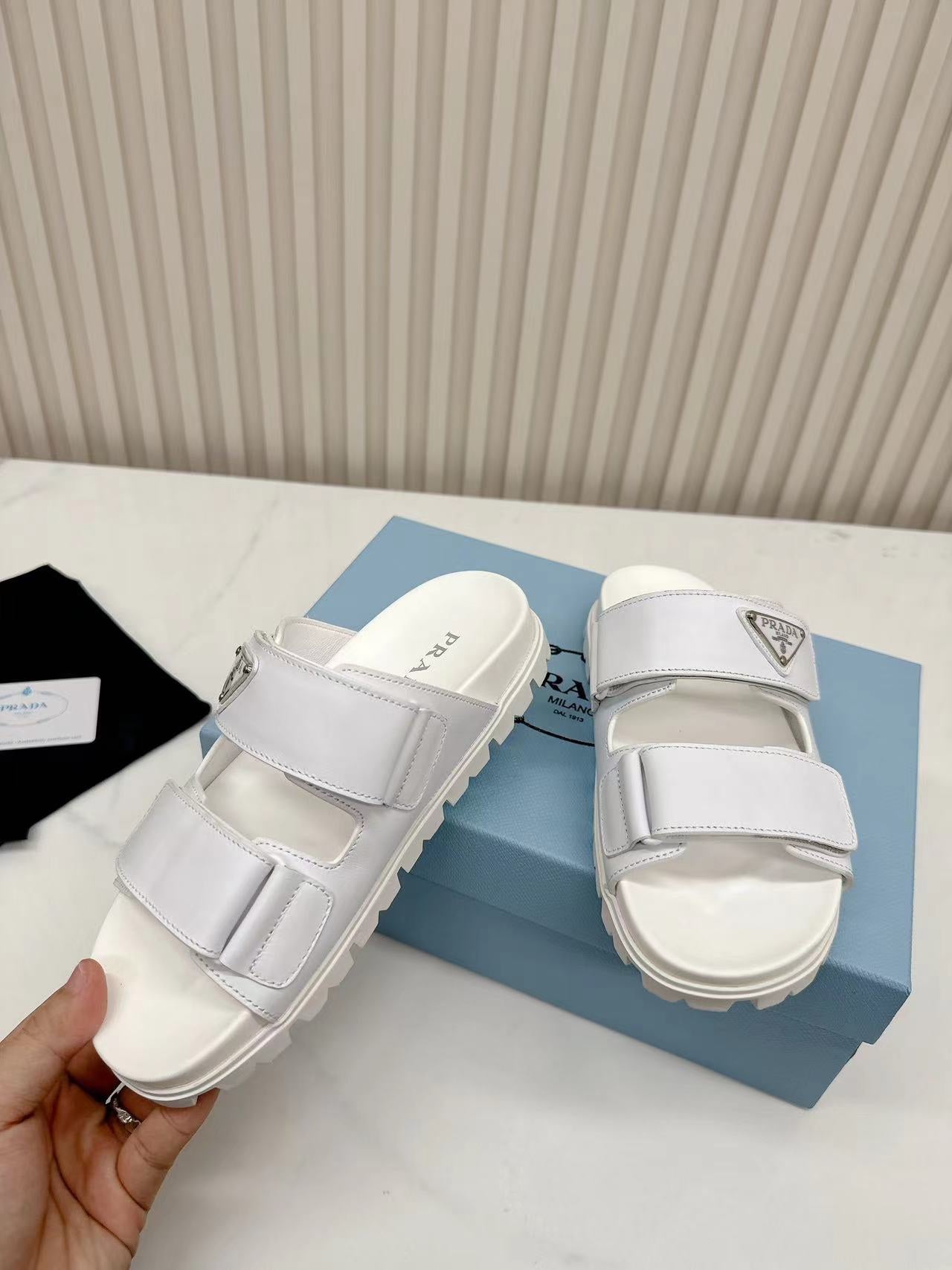 14PD26ZDE Stylish sandals