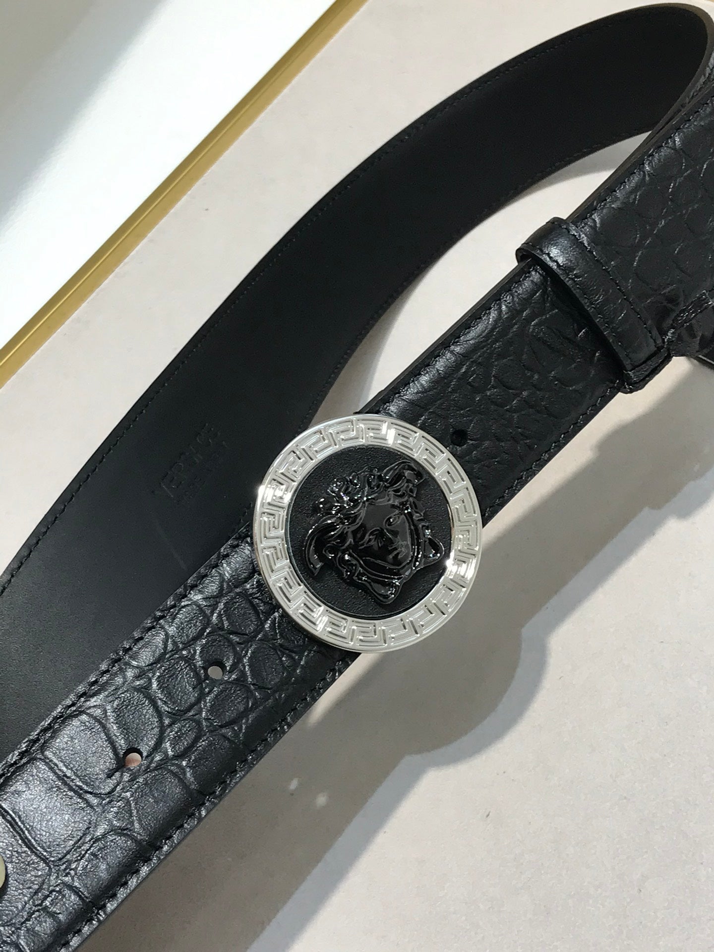 14V83PDE Stylish High quality belt With full package