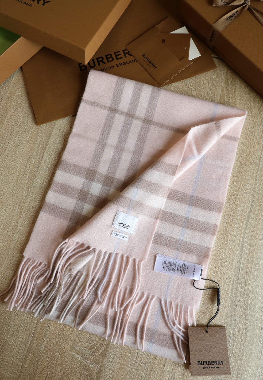 185ZR1WDE Stylish Winter Scarves