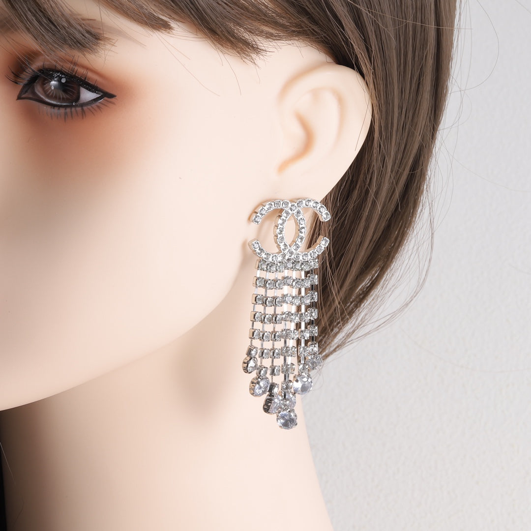 14C505EDE Stylish Earrings