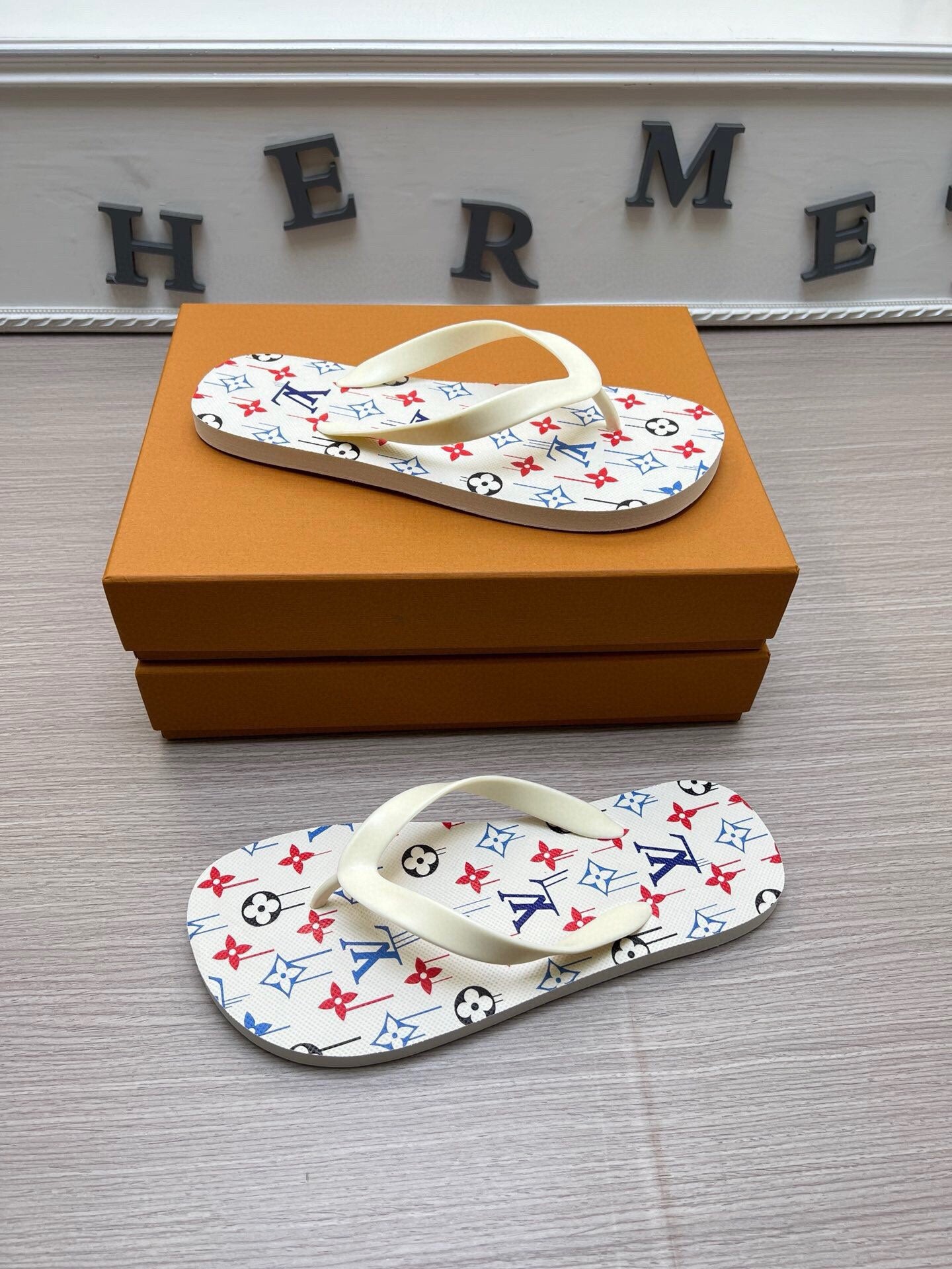 54E55ZDE Stylish slippers