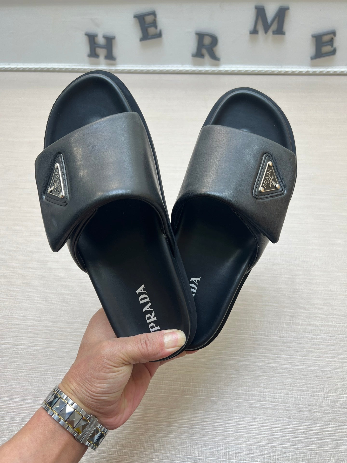 54PD5ZDE Stylish slippers