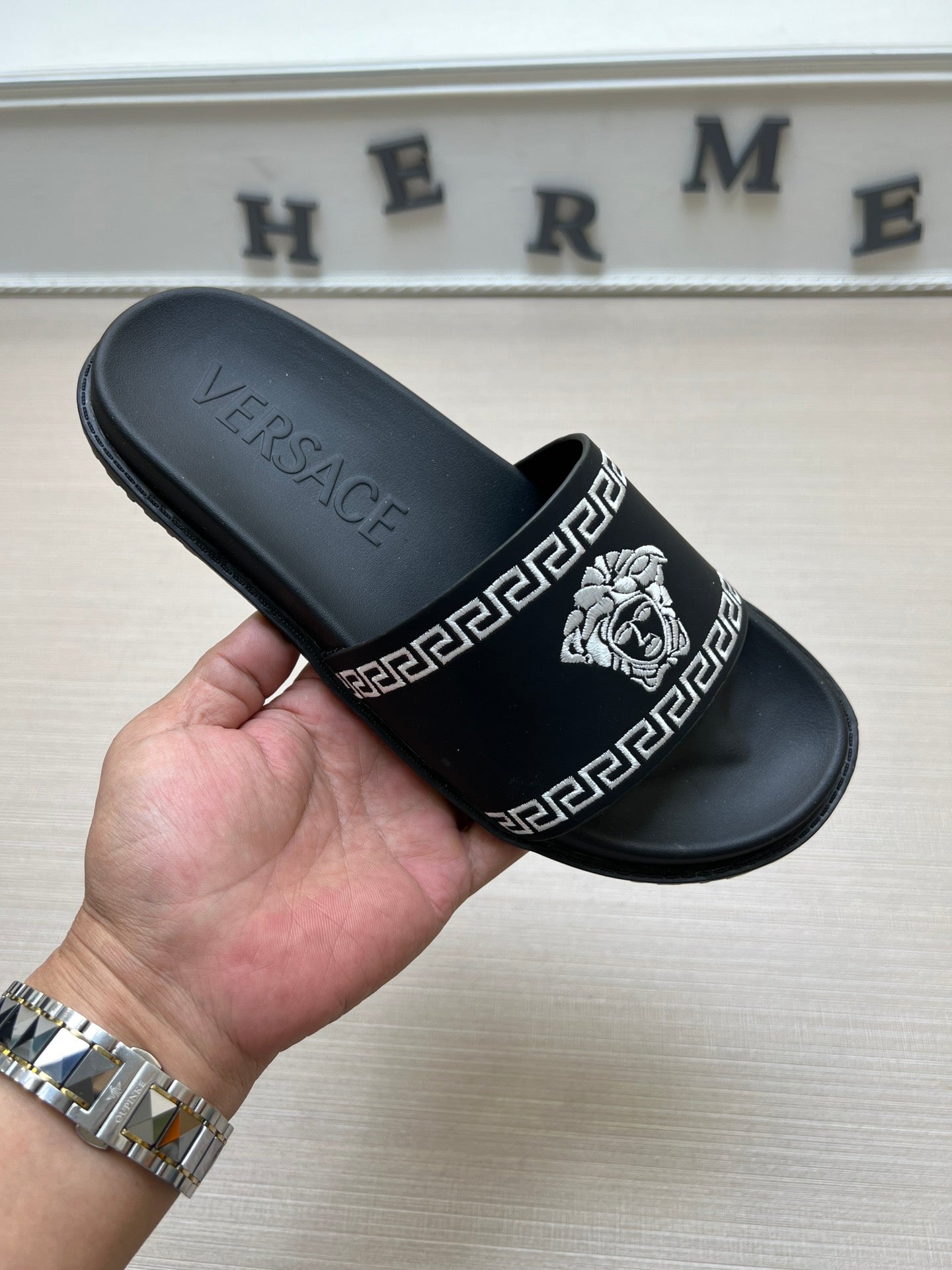 54V53ZDE Stylish slippers