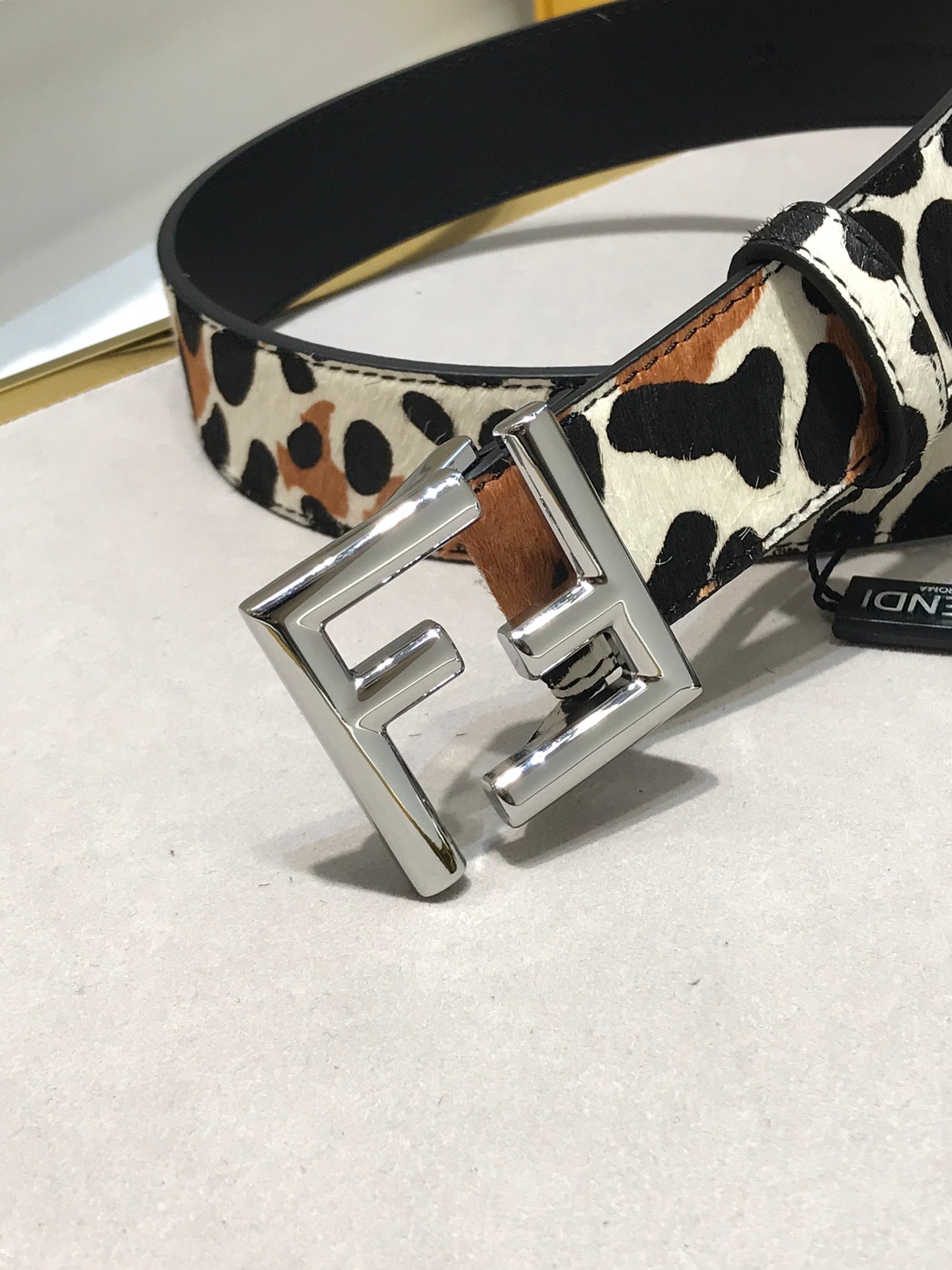 14F94PDE Stylish High quality belt With full package