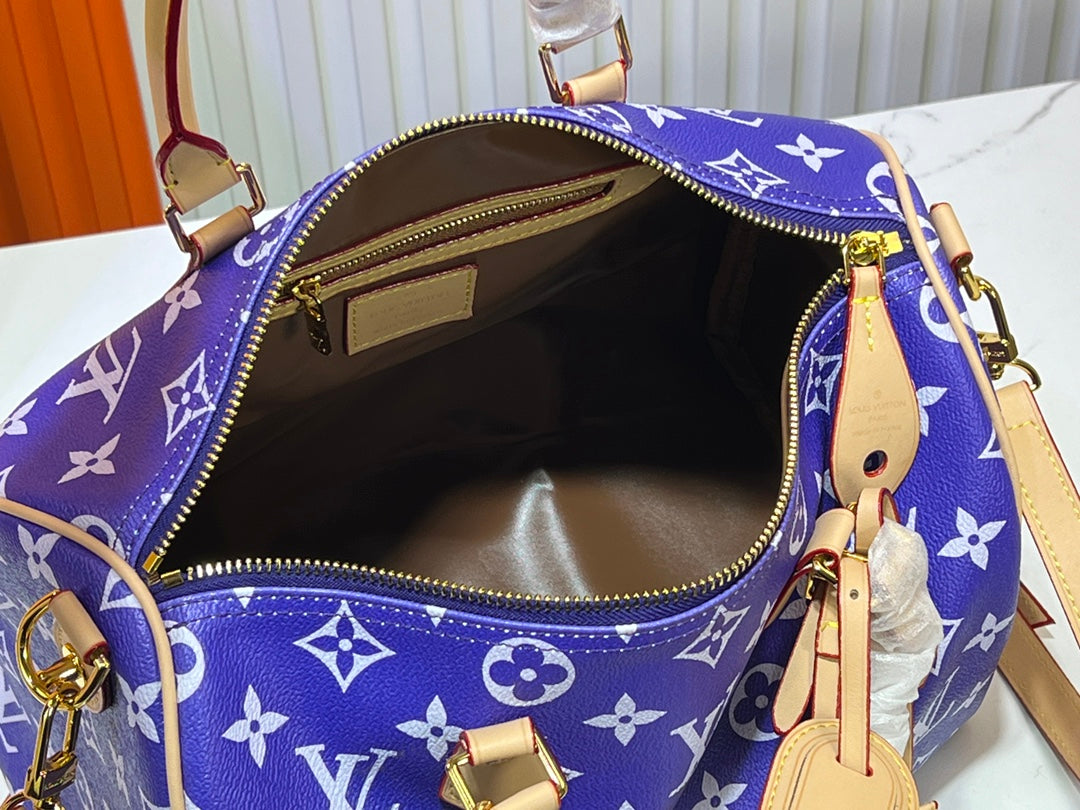 155XE16BDE Stylish leather bag