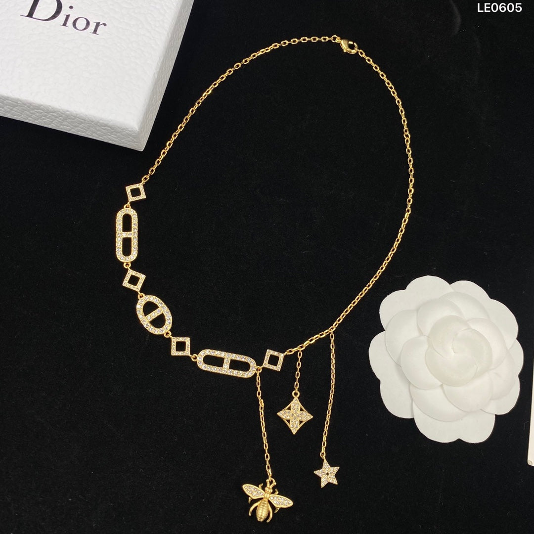 1YD197XDE Stylish Necklaces