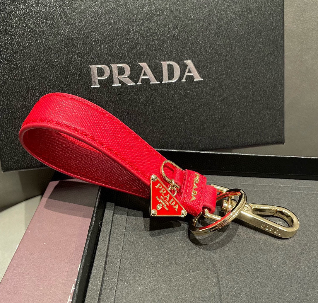14PD55ADE Stylish key closure