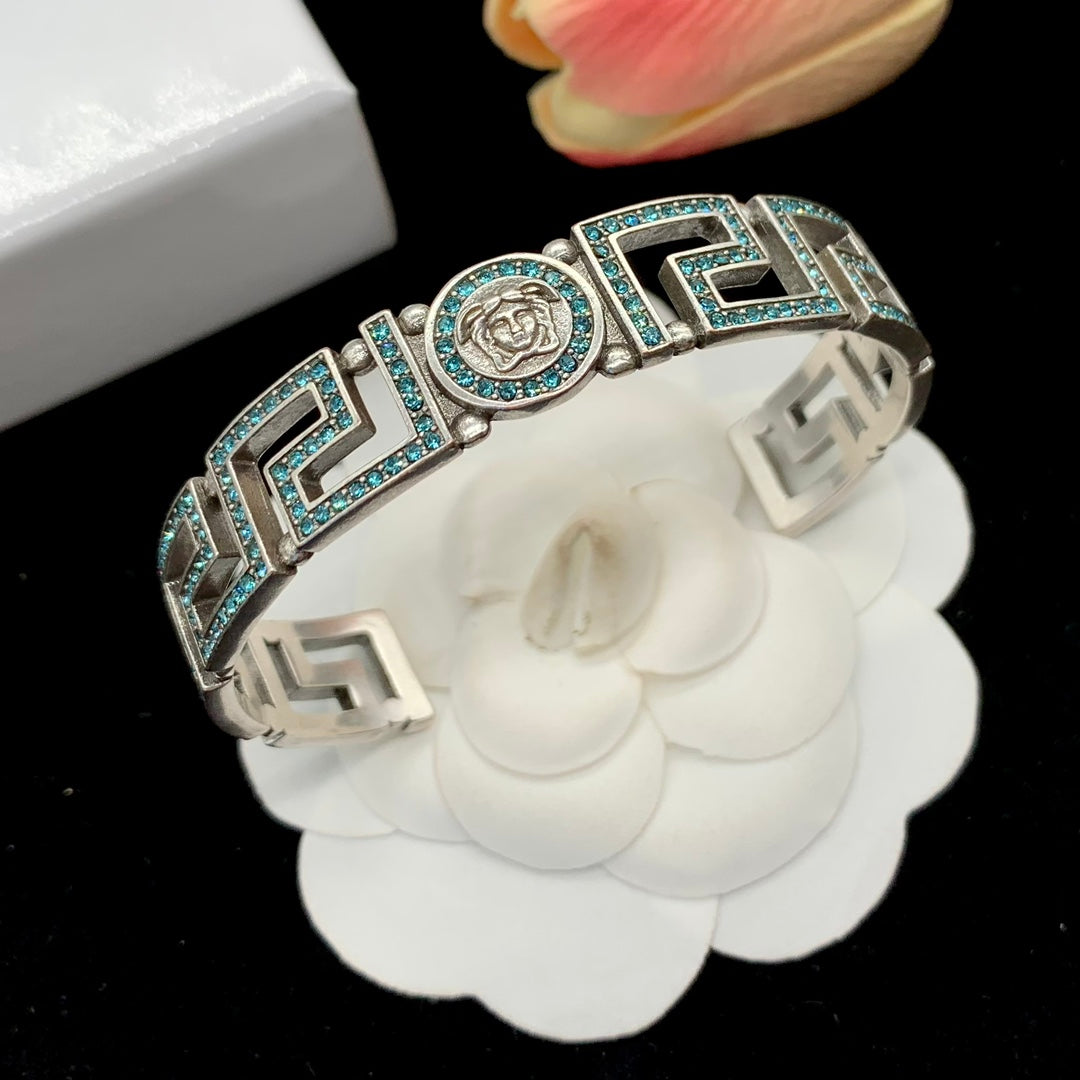 1NV73KDE Stylish bracelet