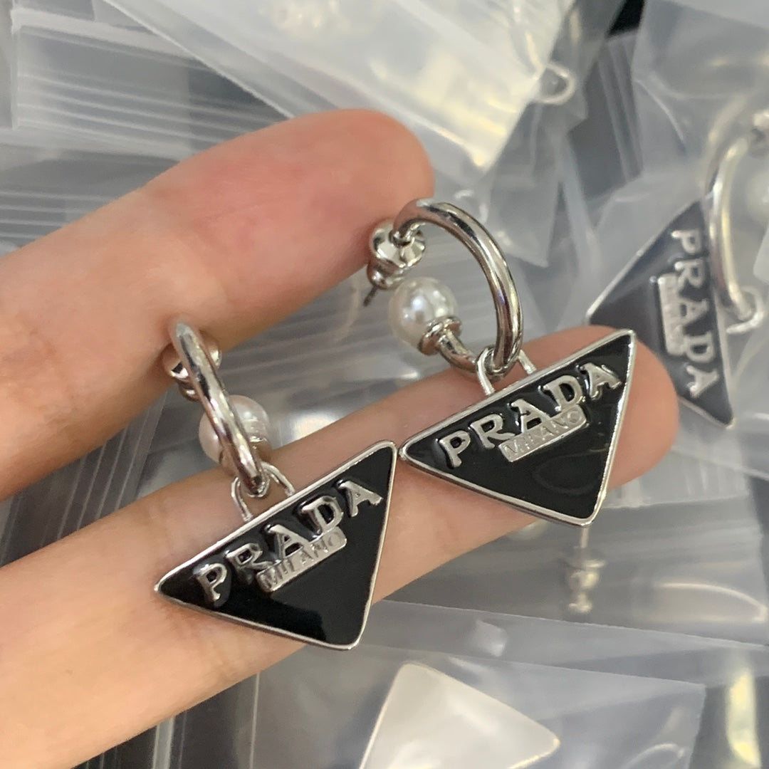 14PD818EDE Stylish Earrings