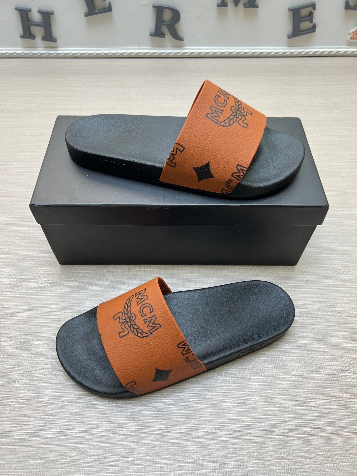 54M43ZDE Stylish slippers