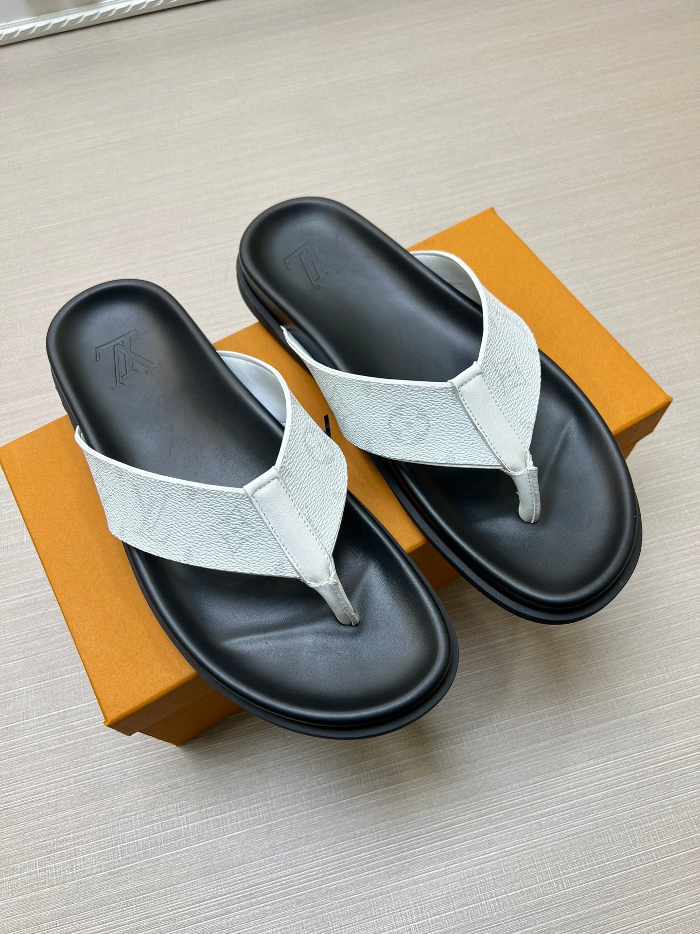 54E58ZDE Stylish slippers