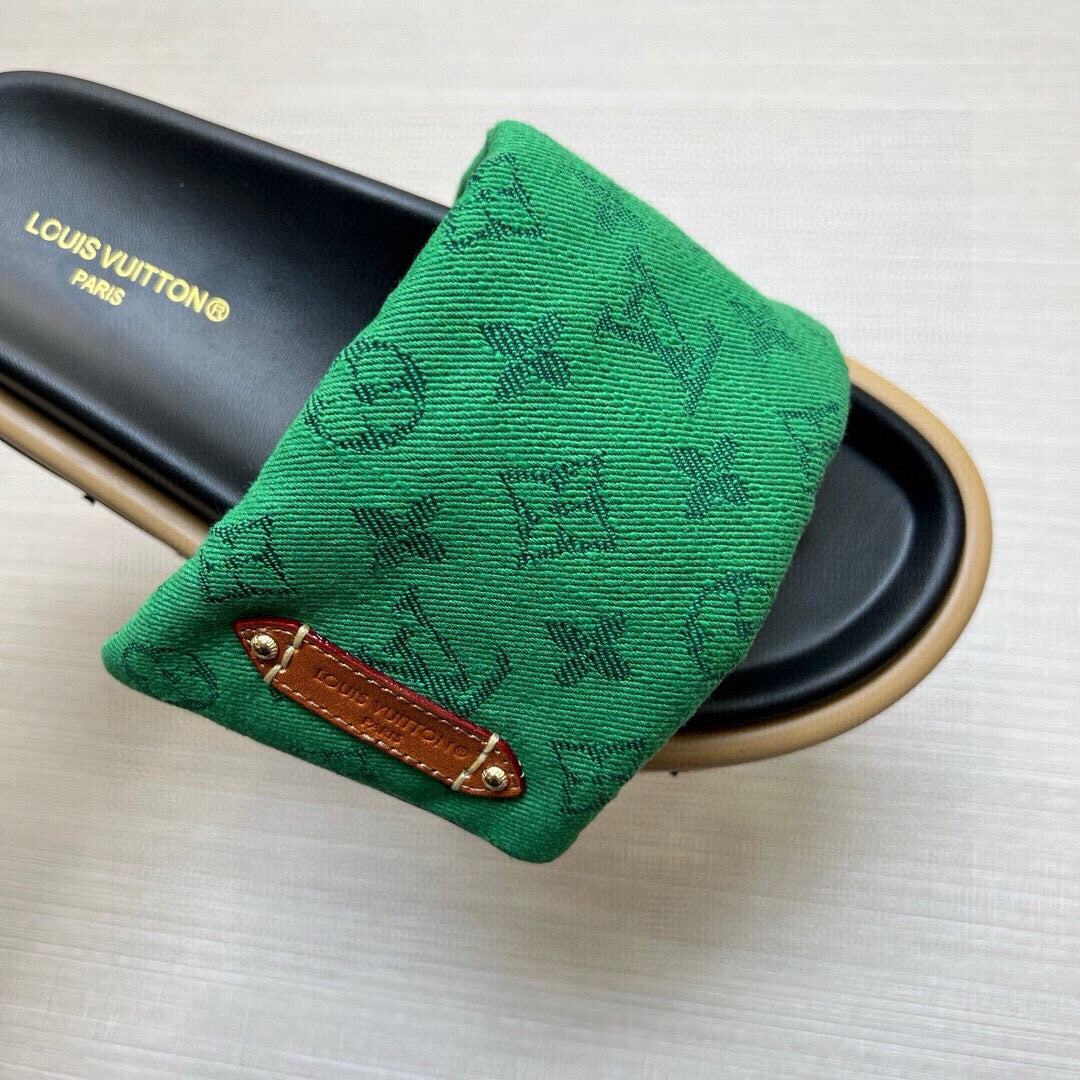5QE8ZDE Stylish Slippers