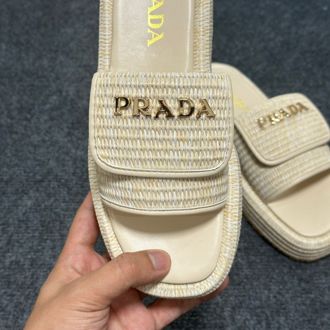 14PD24ZDE Stylish slippers