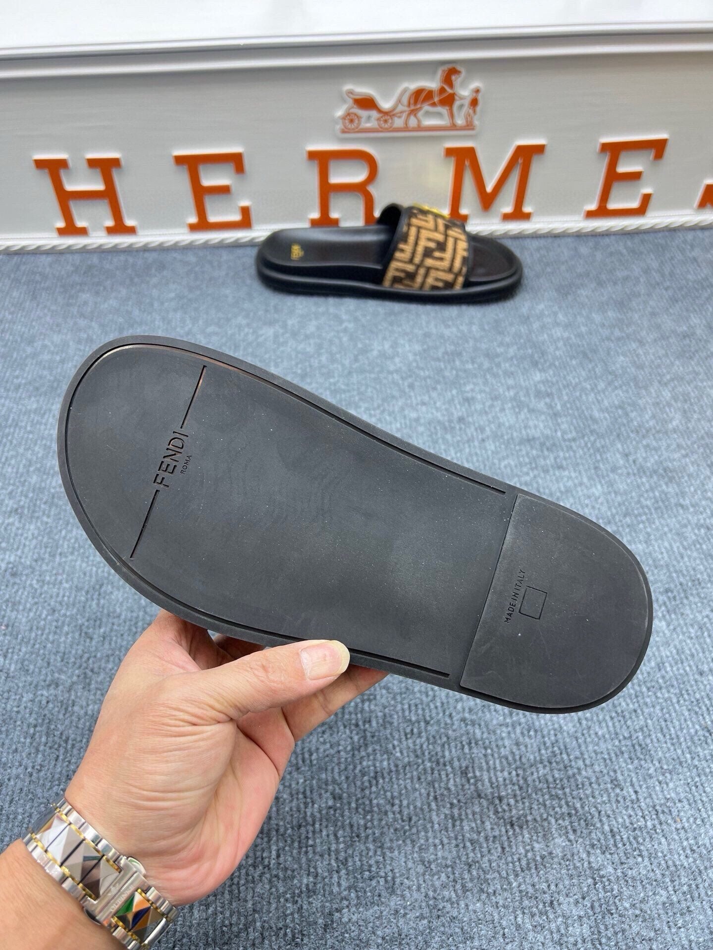 54F37ZDE Stylish slippers