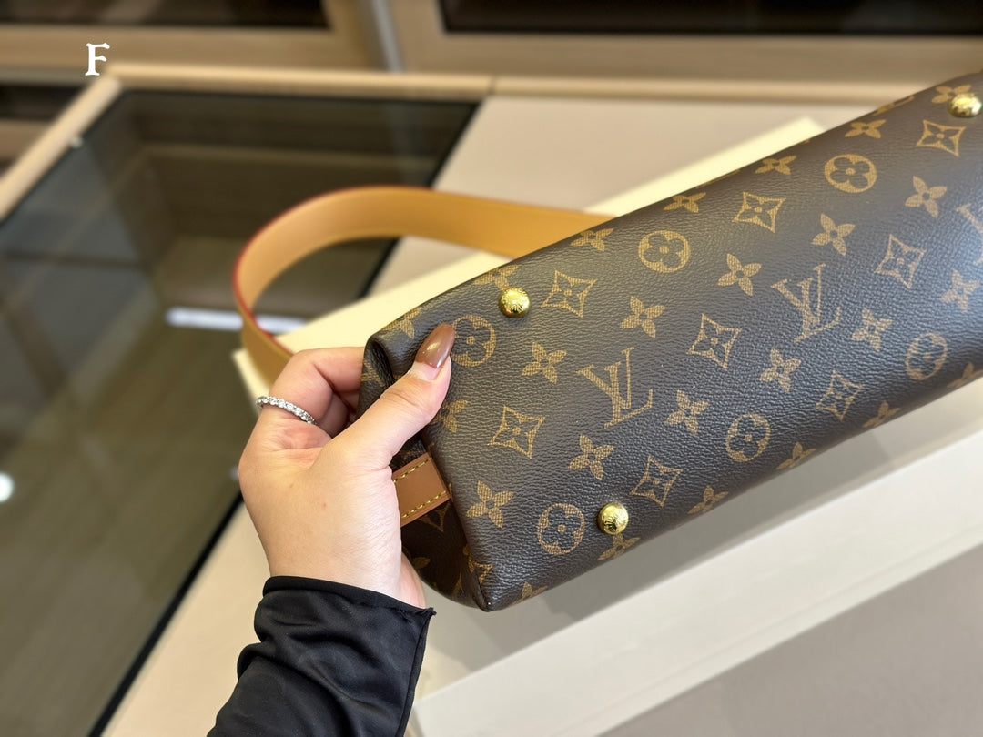 6XE136BDE Stylish leather bag