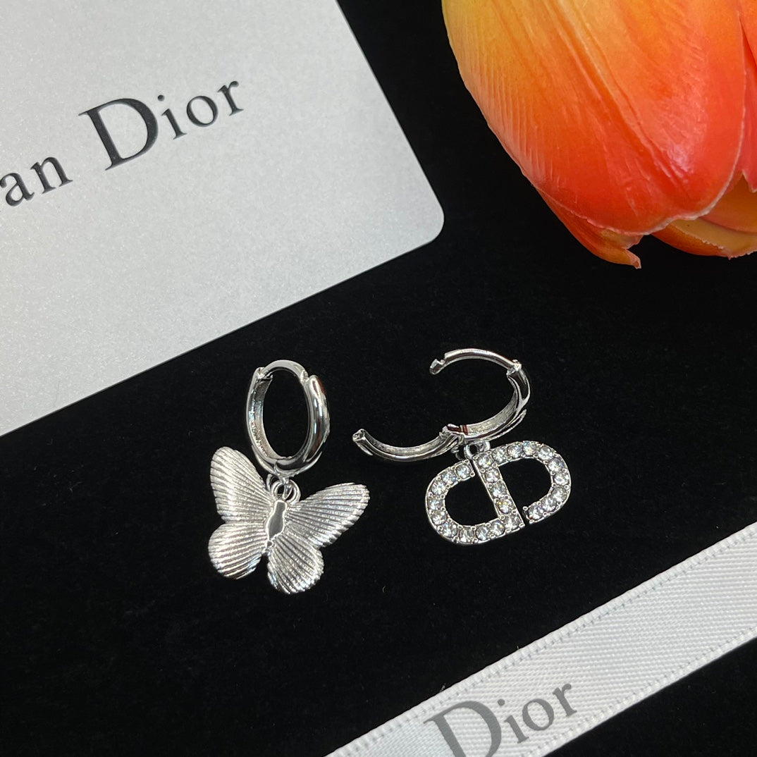 14D1062EDE Stylish Earrings
