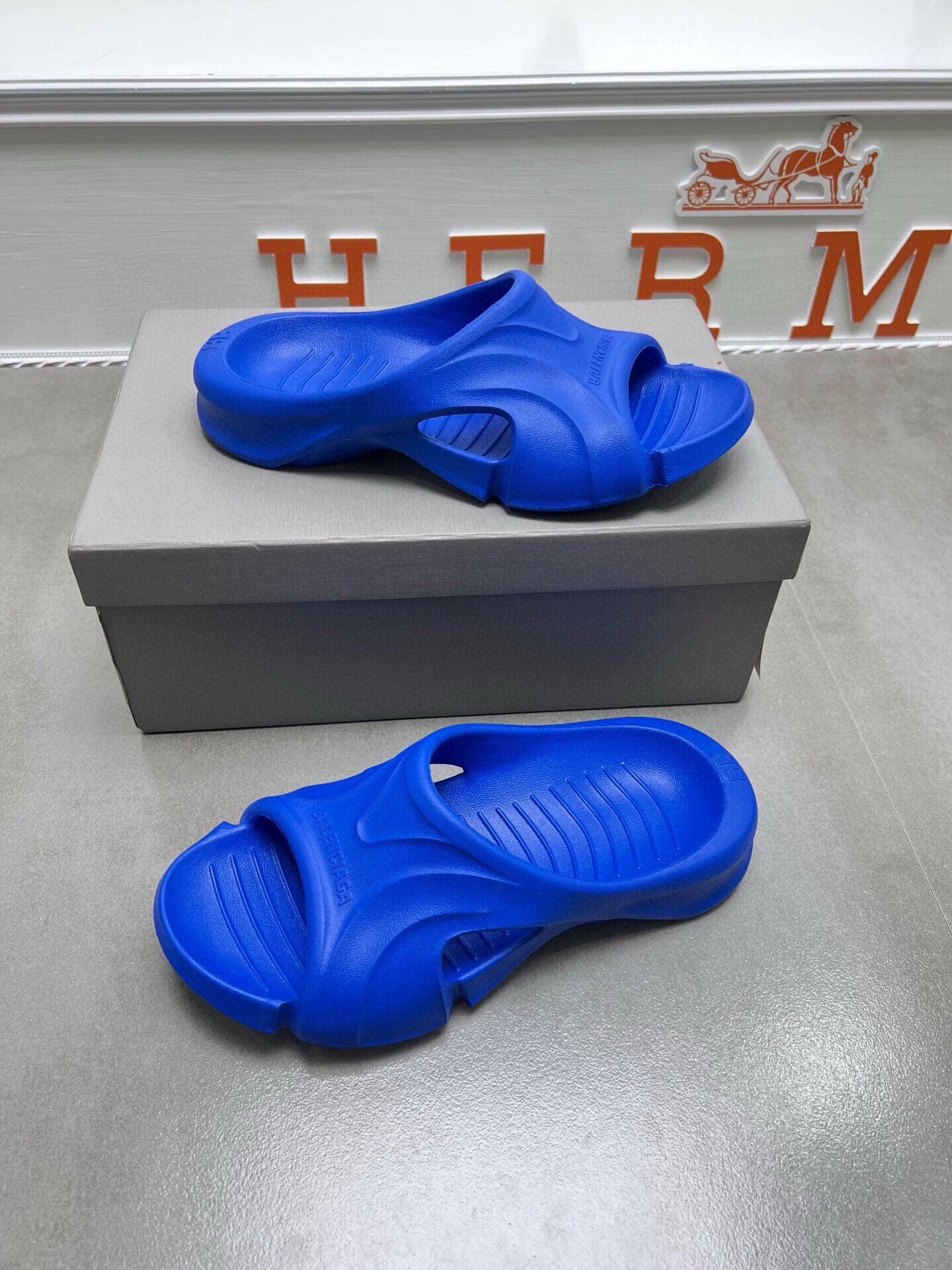 54J40ZDE Stylish slippers