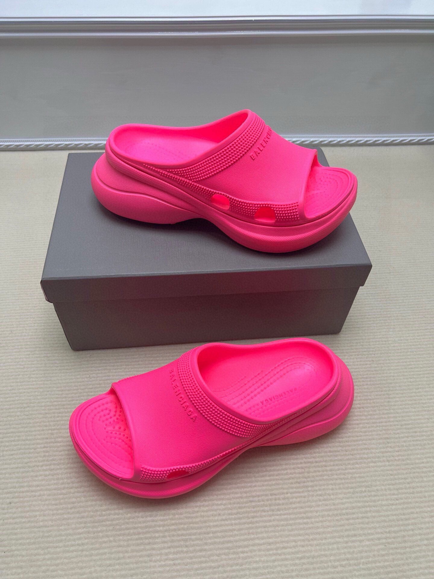 54J41ZDE Stylish slippers Sole thickness 6cm