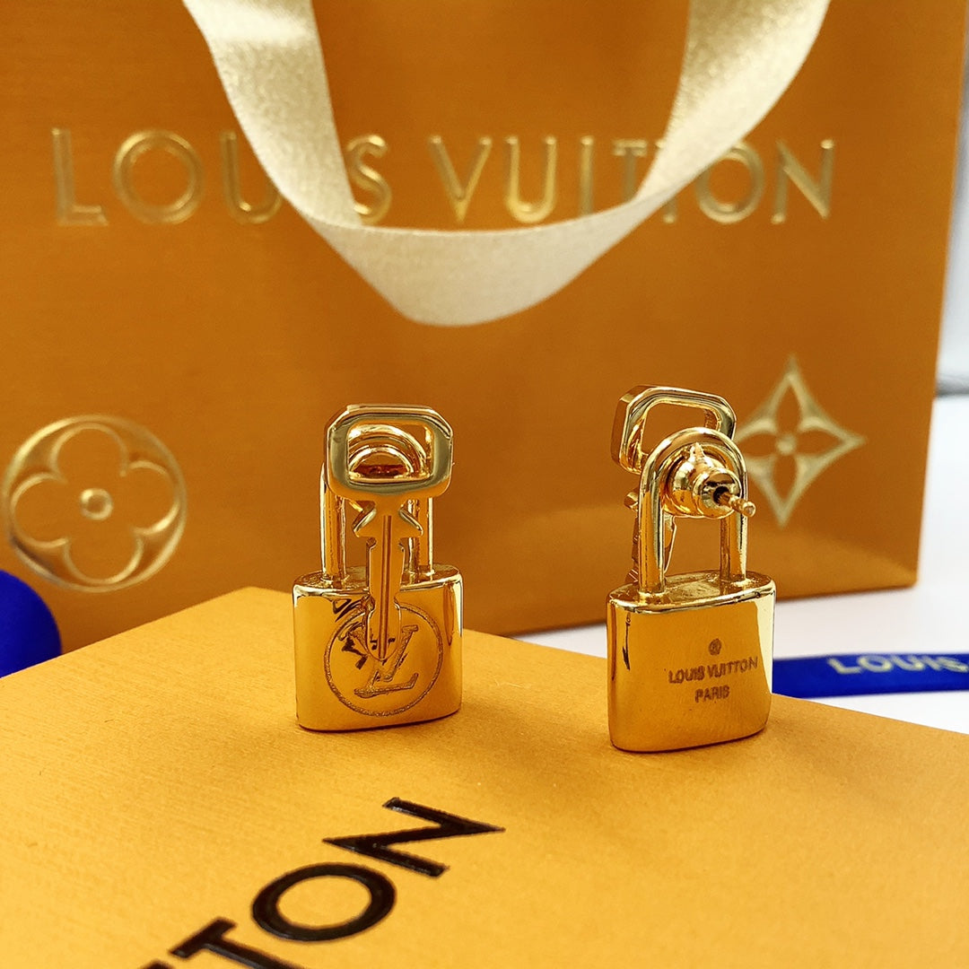 1XE610XDE Stylish Earrings