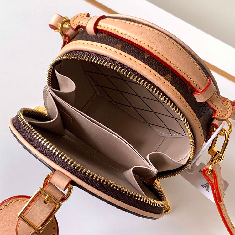 1E17BDE Stylish leather bag