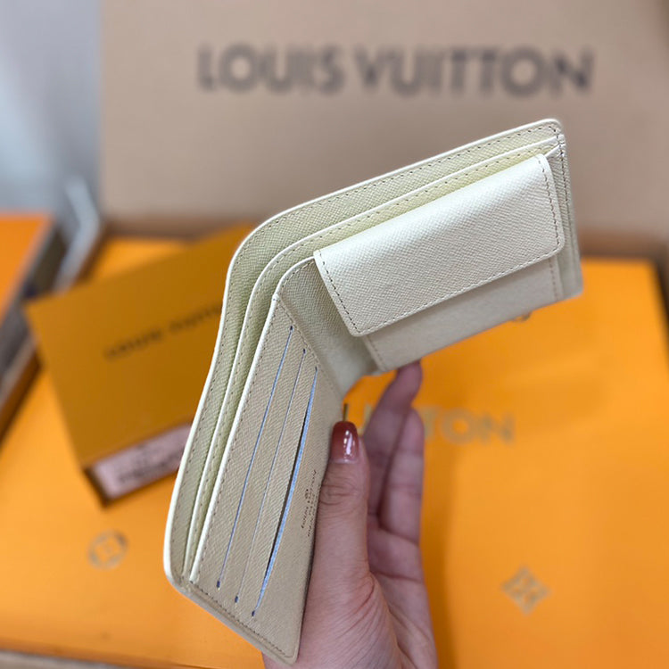 3E06BDE Stylish leather wallets