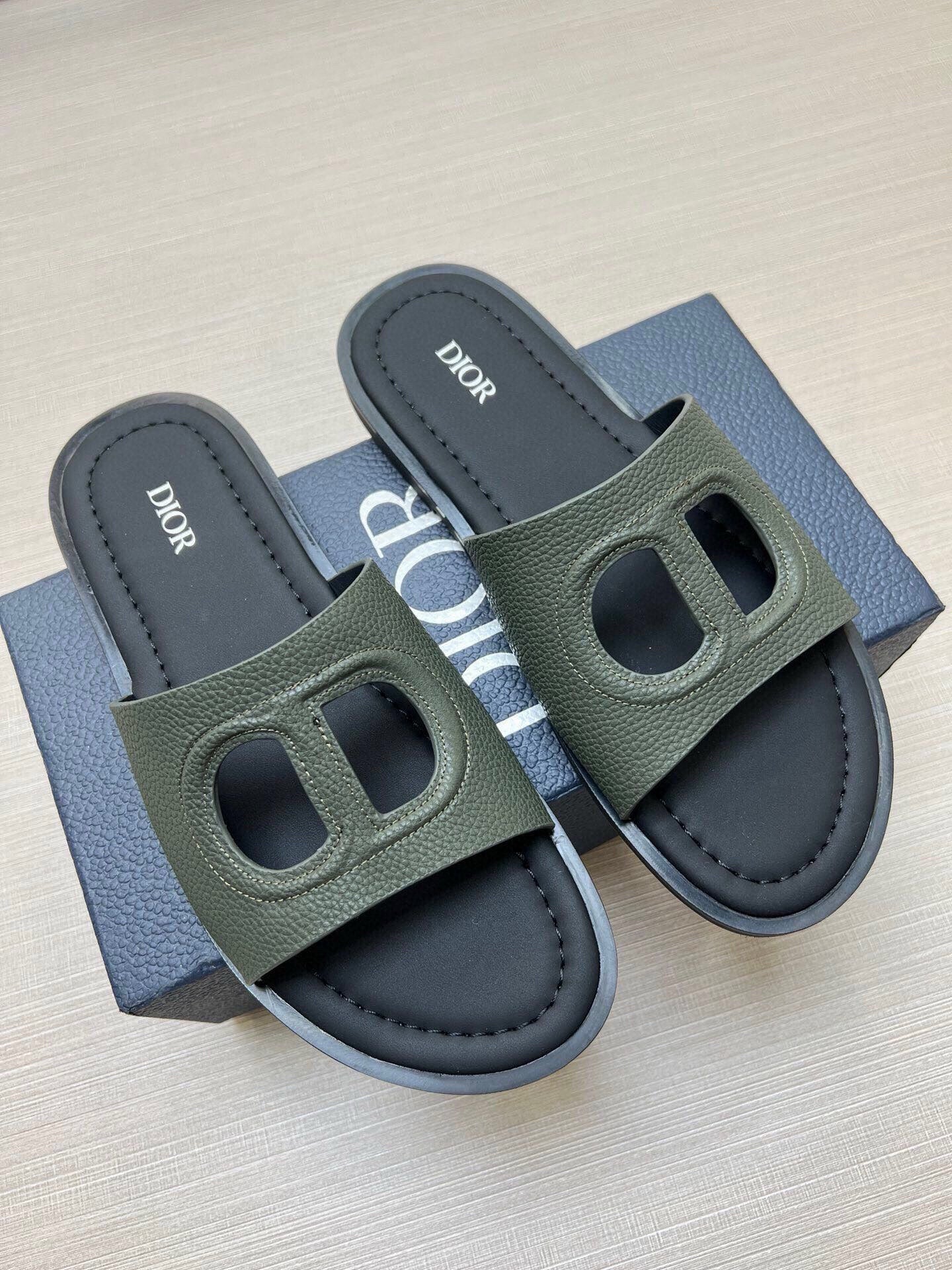 535ZD306ZDE Stylish Slippers