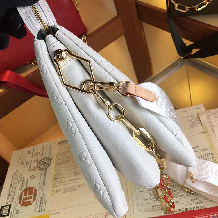 2E42BDE Stylish leather bag
