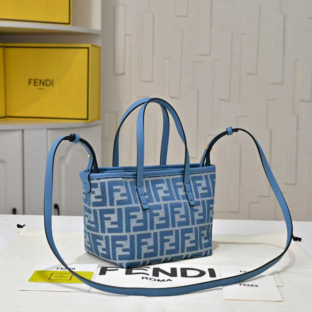 15RF7BDE Stylish leather bag