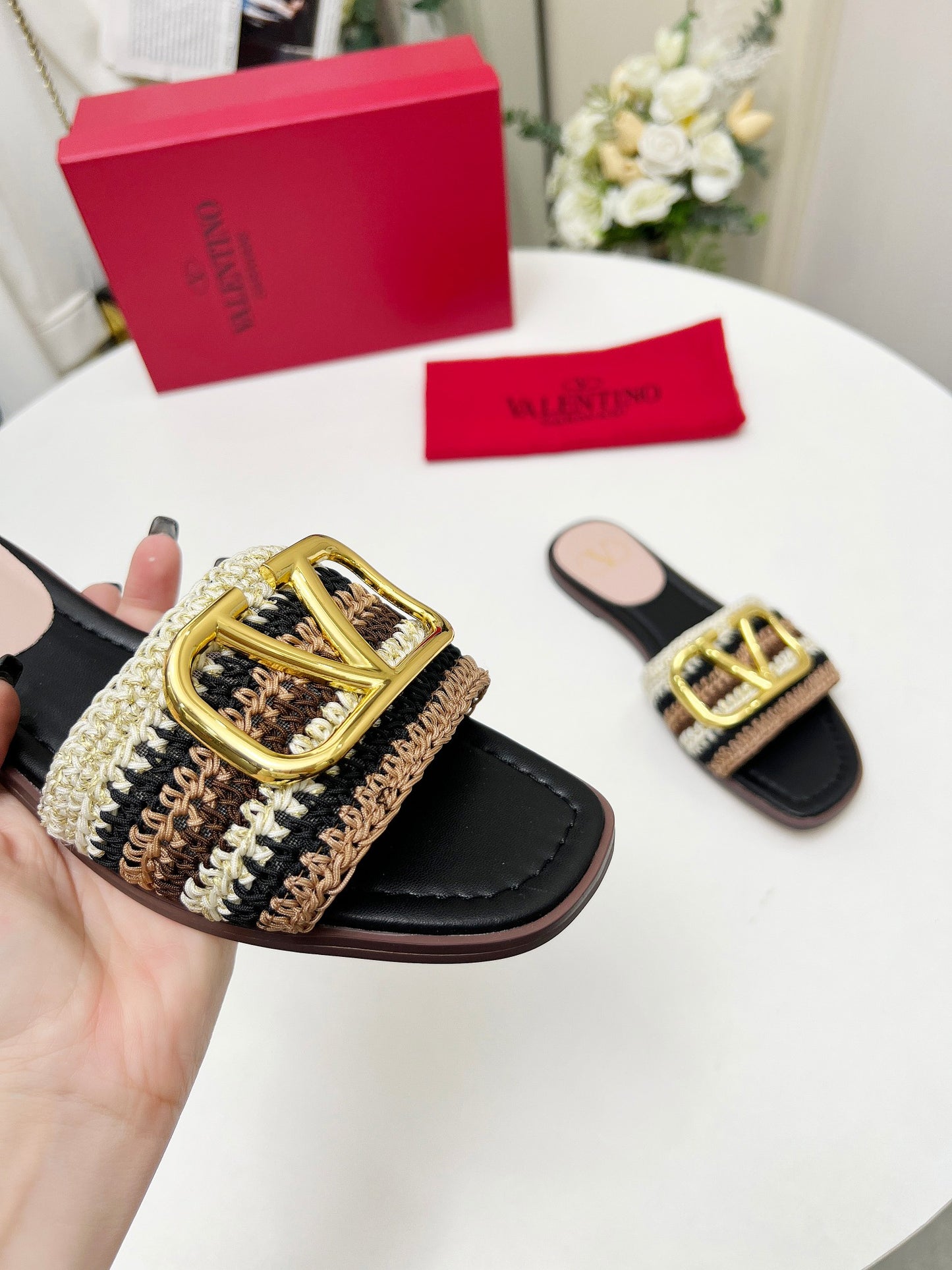 255QVL31ZDE Stylish leather Slippers