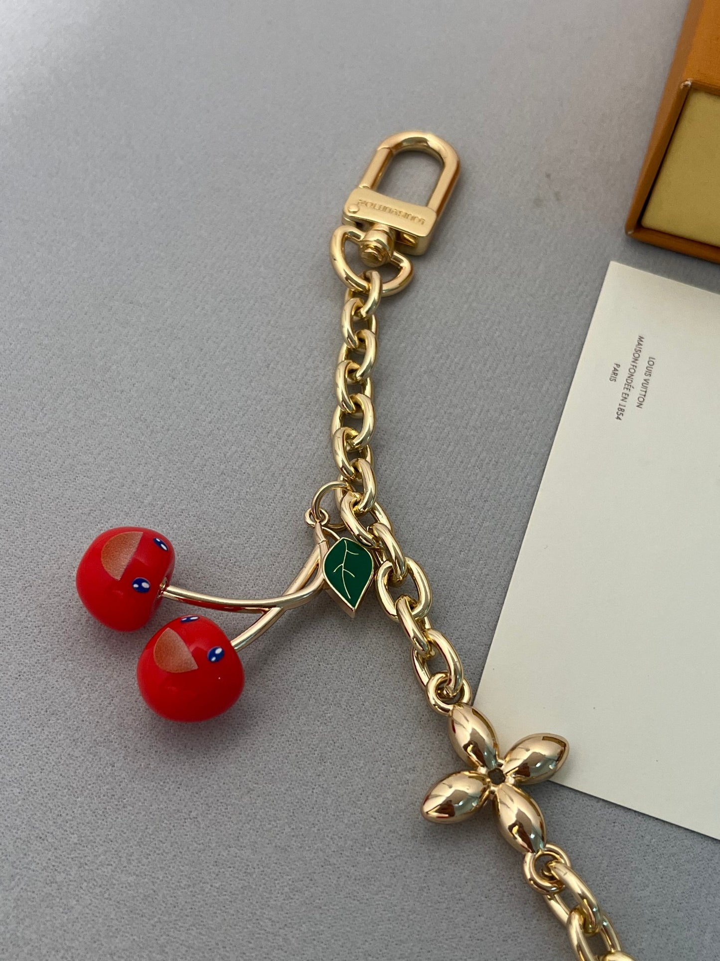 375NE3ADE Stylish Keychains