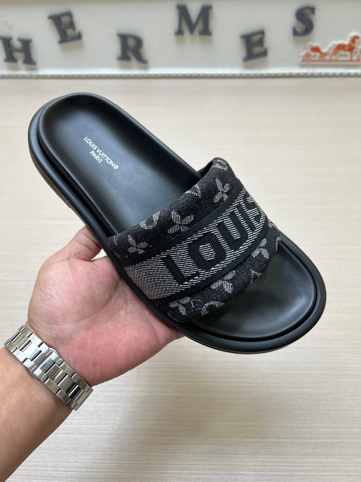 535ZE300ZDE Stylish Slippers