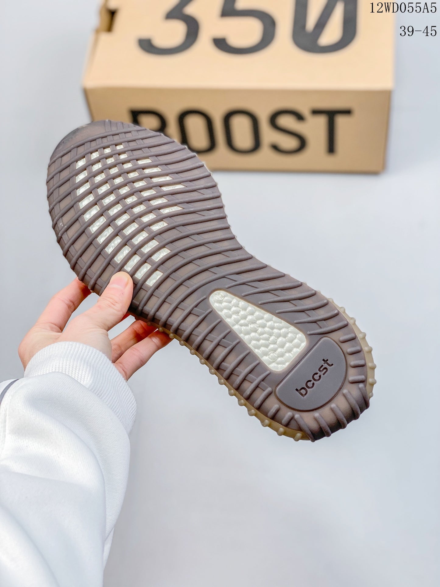 YA01ZDE Stylish Sneakers