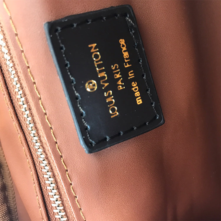 1E870BDE Stylish leather bag