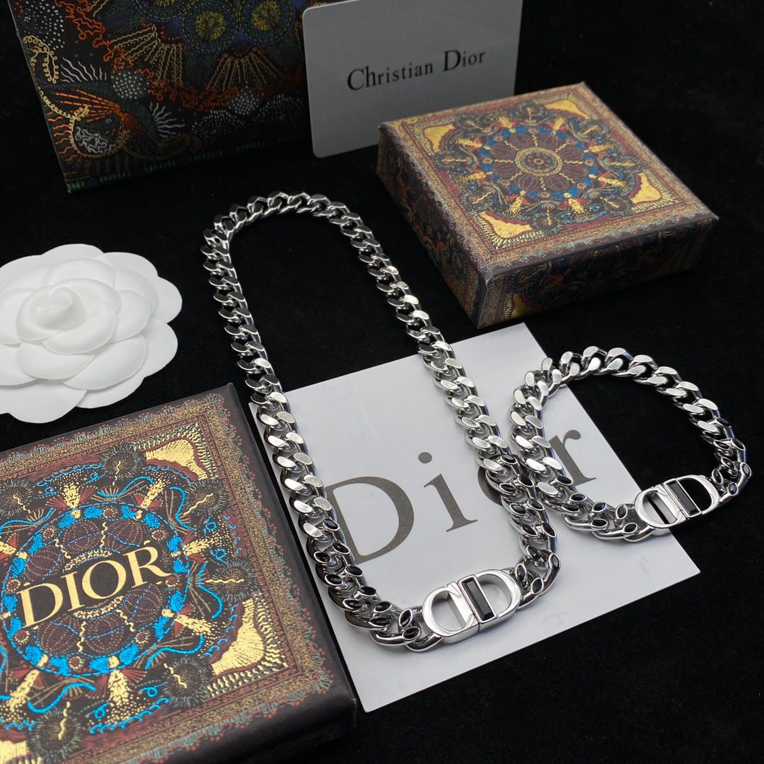 1D224XDE Stylish Necklaces Bracelets