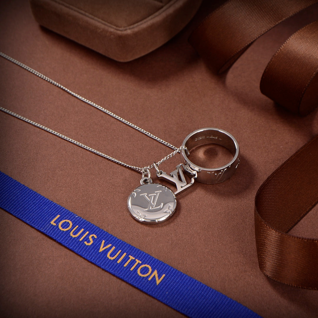 1YE130XDE Stylish Necklaces
