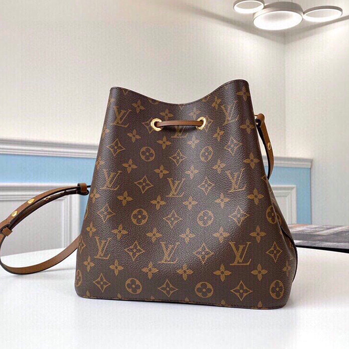 3E81BDE Stylish leather bag