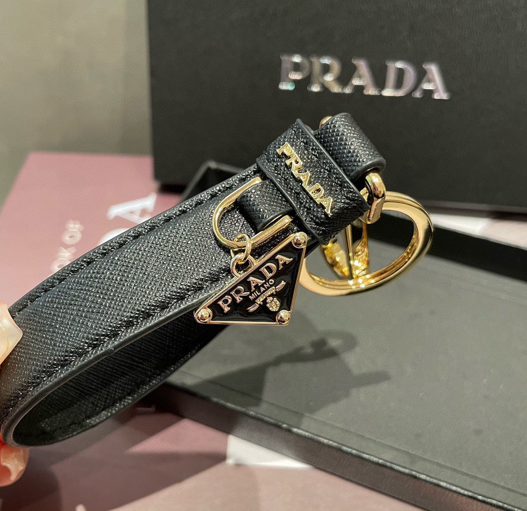14PD55ADE Stylish key closure