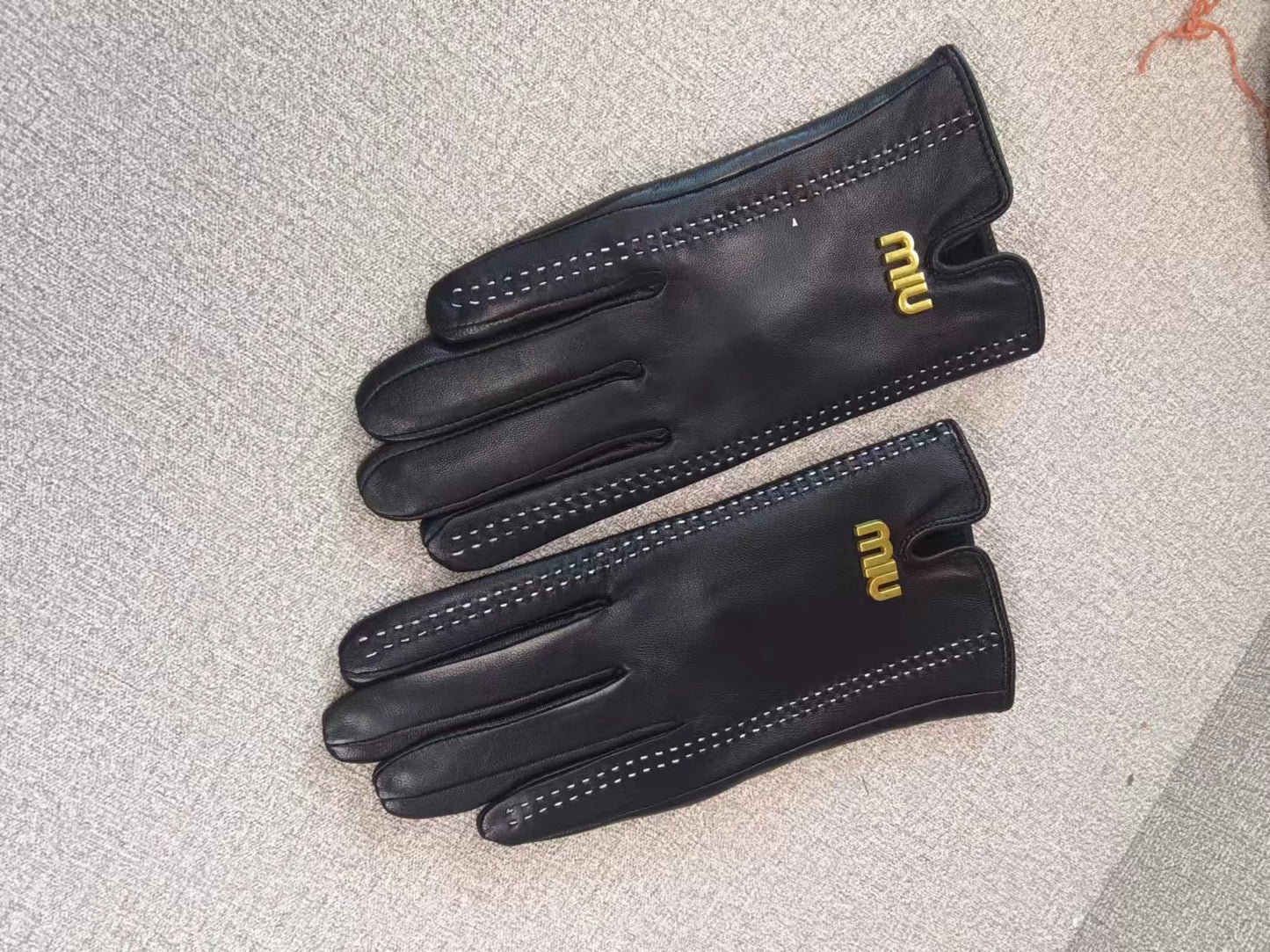 24A105SDE Stylish gloves