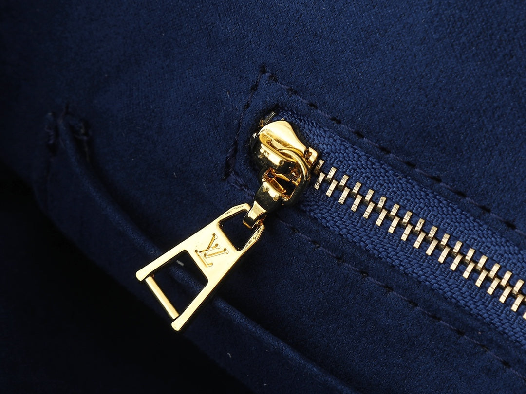 15RE22BDE Stylish genuine leather embroidered bag