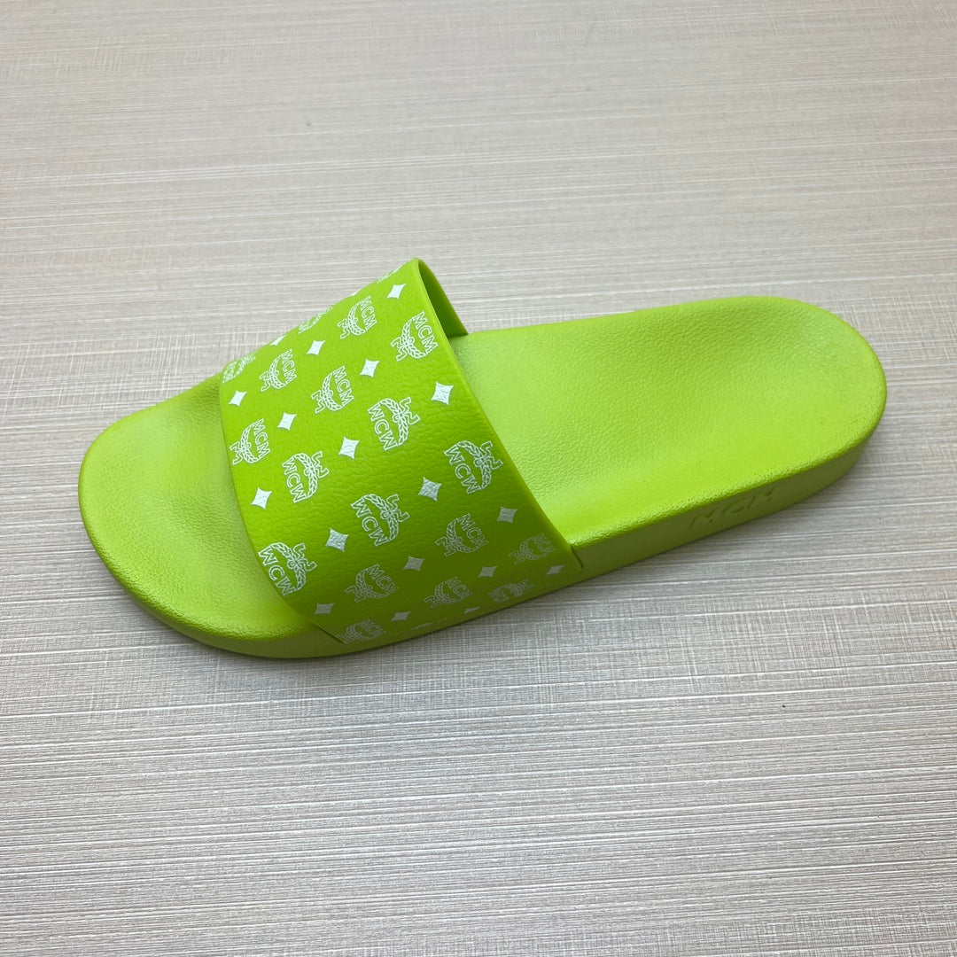 54M47ZDE Stylish slippers