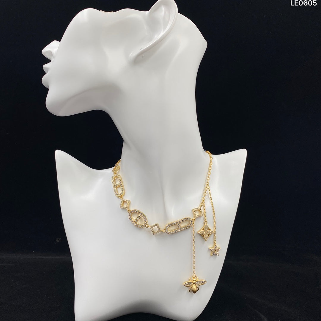 1YD197XDE Stylish Necklaces