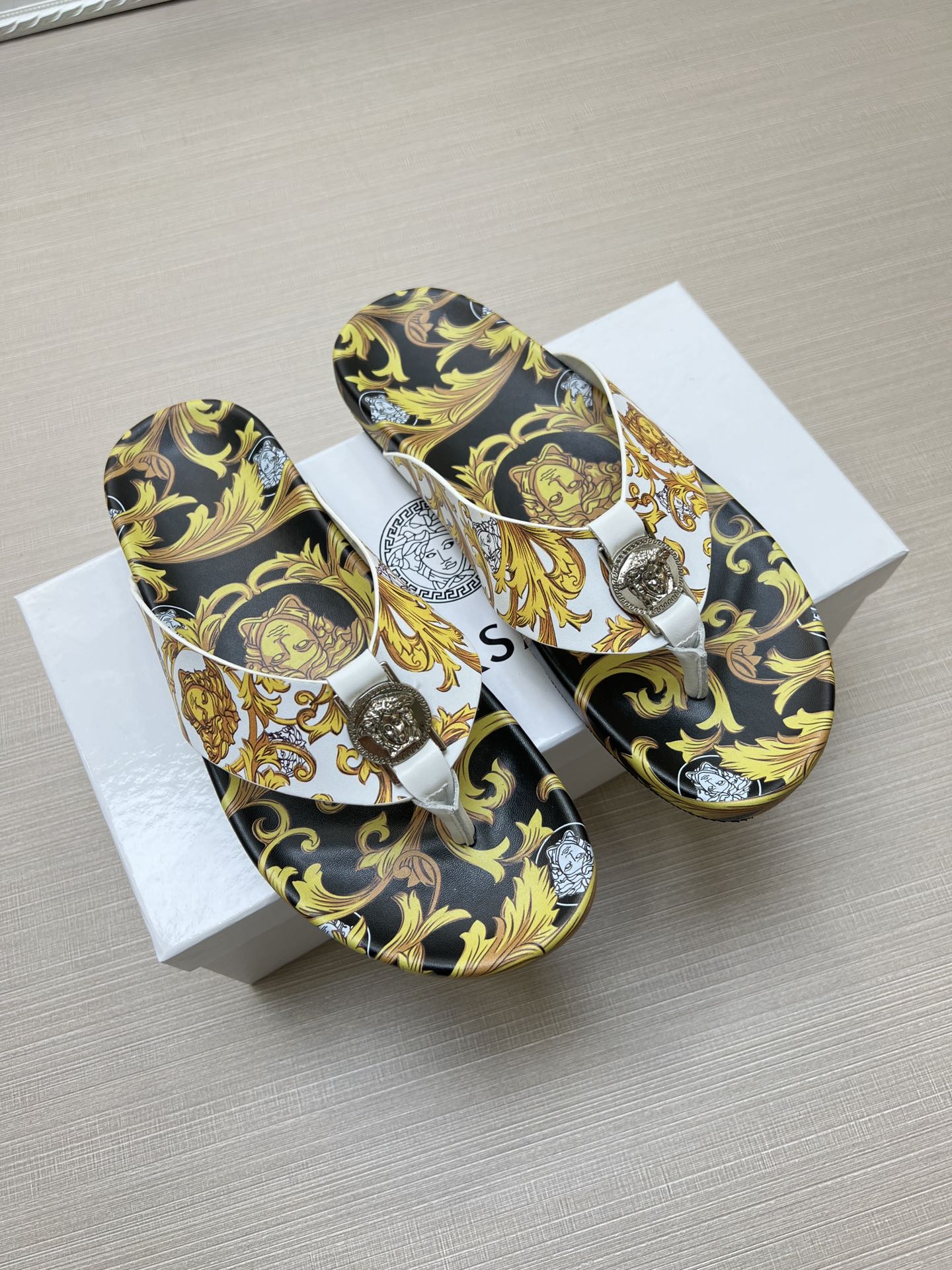 54V96ZDE Stylish slippers