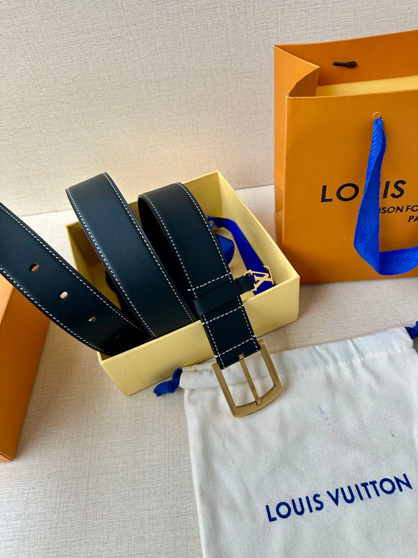 1WE161PDE Stylish High quality belt With full package