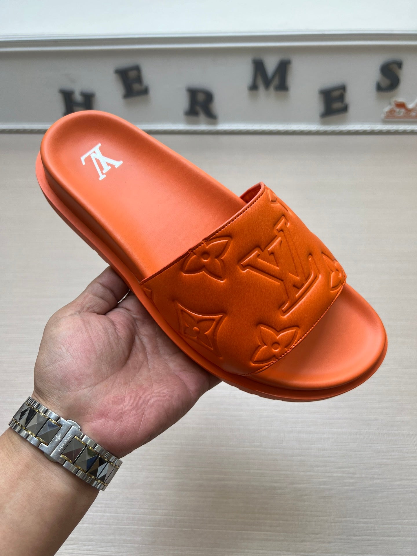 54E3ZDE Stylish slippers