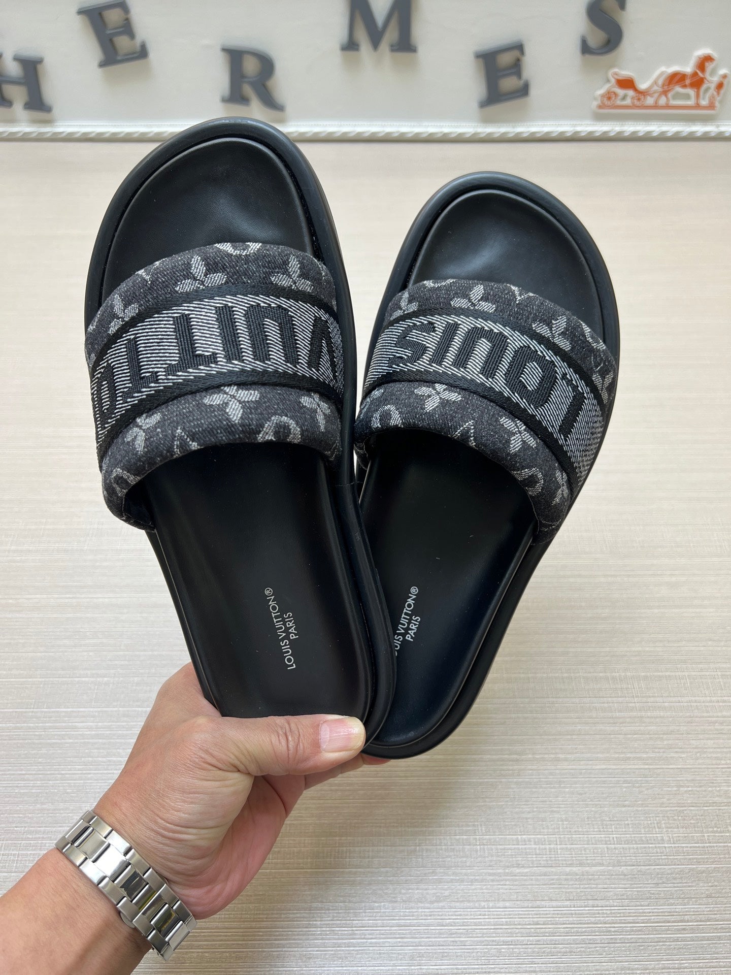 535ZE300ZDE Stylish Slippers