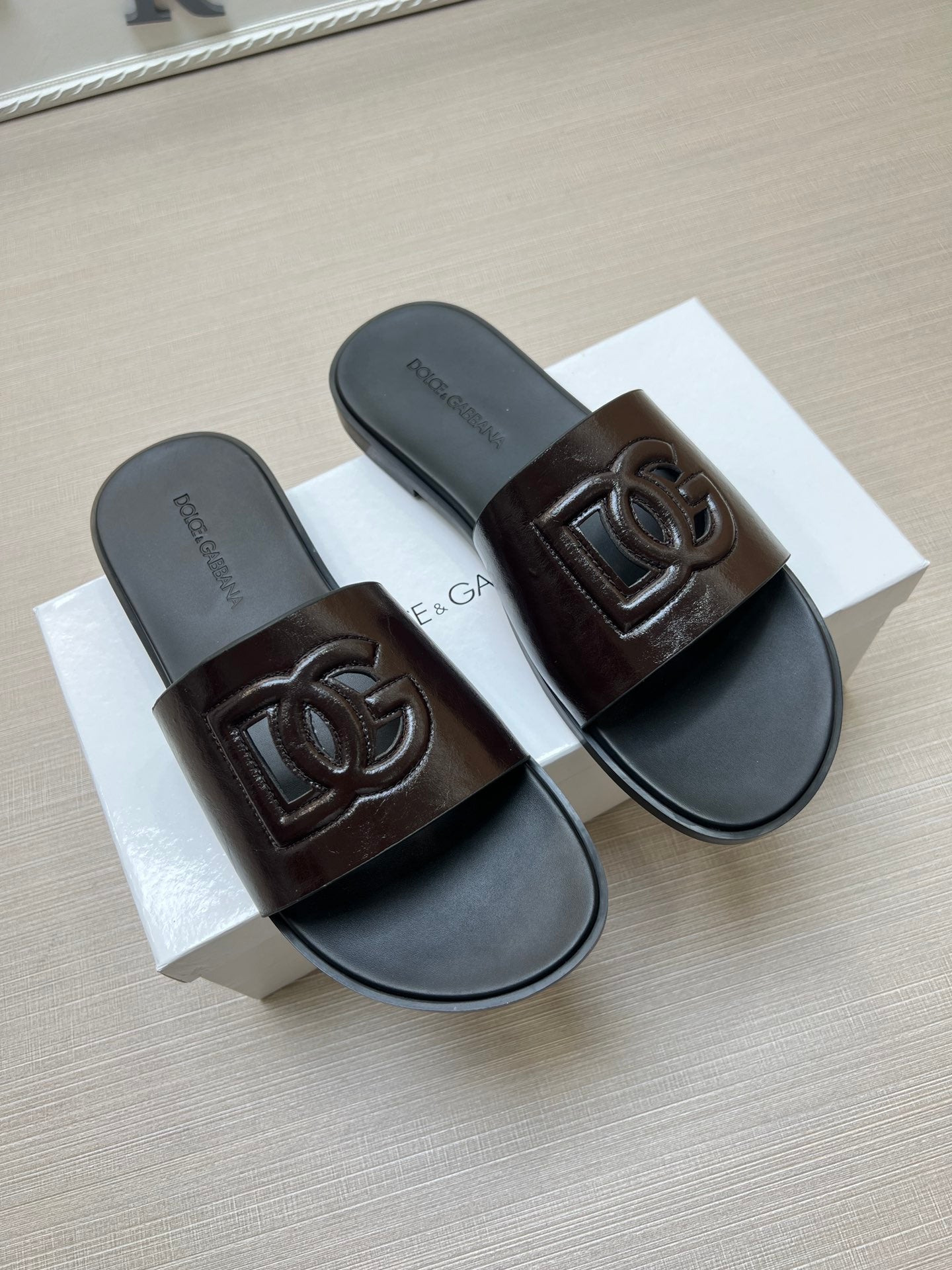 54A64ZDE Stylish slippers