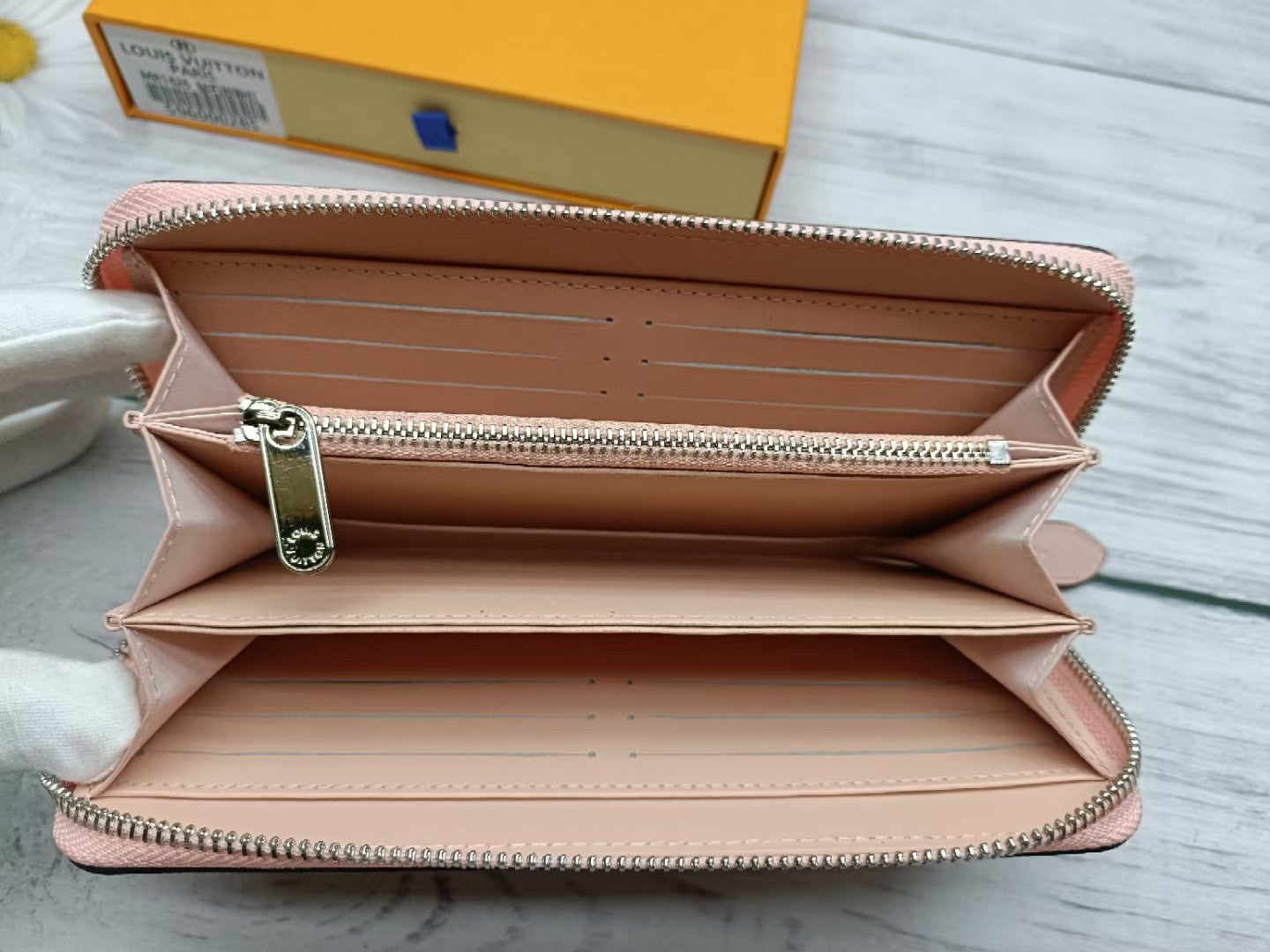 1XE102BDE Stylish leather wallets
